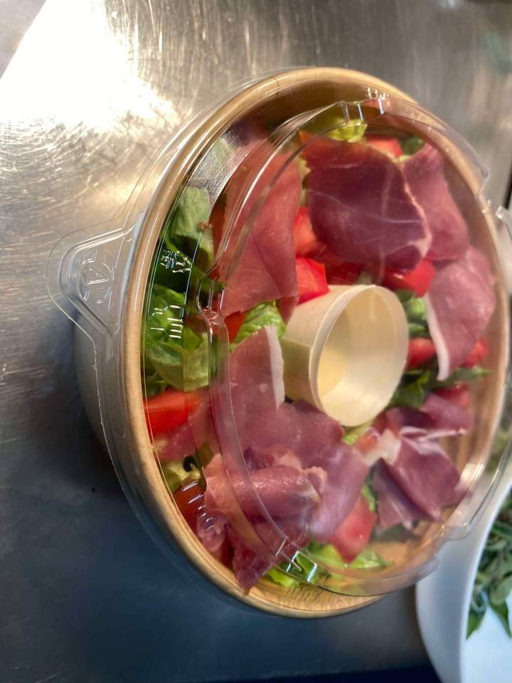 Salade de charcuterie à emporter Laparade