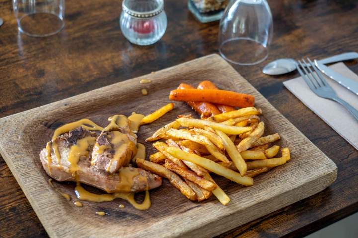 Restaurant aux spécialités viande Laparade