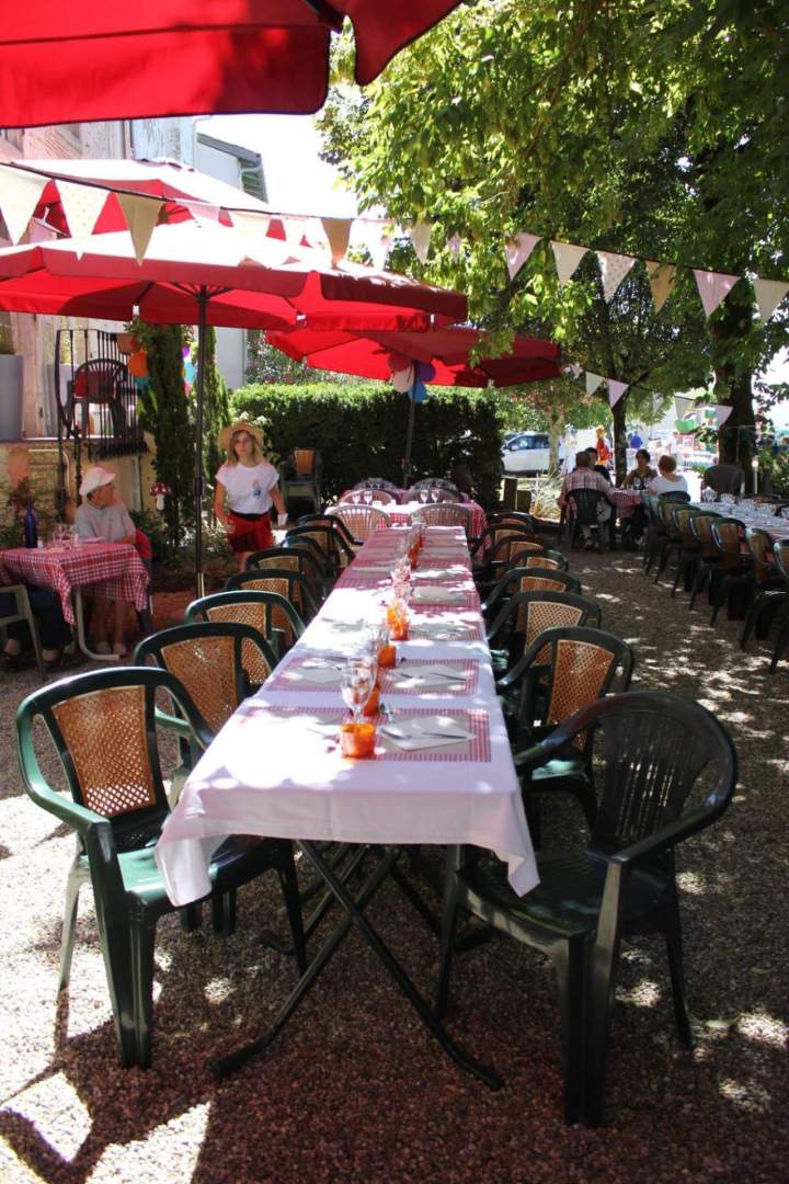 Table pour repas de groupe Laparade